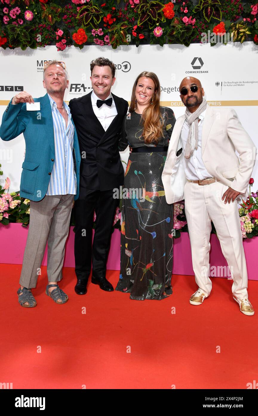 Robert Stadlober, Friedrich Mücke, Nina Eichinger und Murali Perumal bei der 74. Verleihung des Deutschen Filmpreises 2024 im Theater am Potsdamer Platz. Berlino, 03.05.2024 Foto Stock