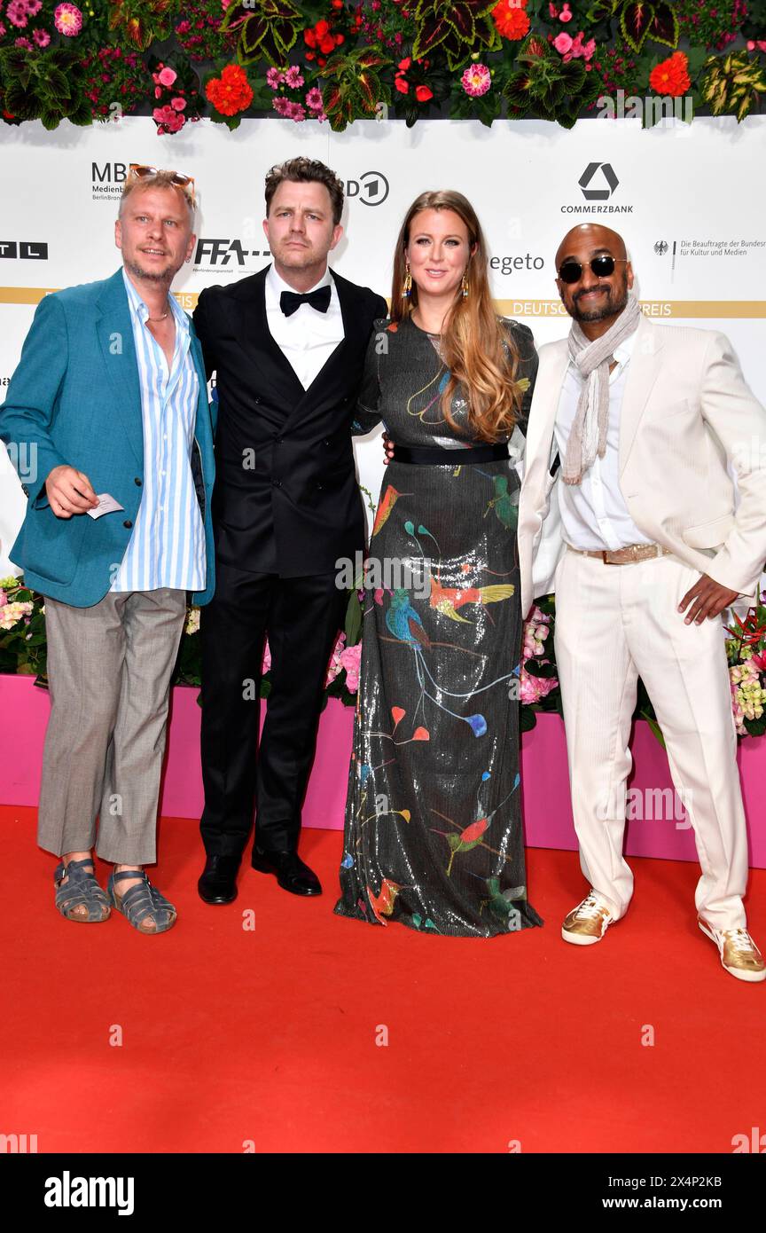 Robert Stadlober, Friedrich Mücke, Nina Eichinger und Murali Perumal bei der 74. Verleihung des Deutschen Filmpreises 2024 im Theater am Potsdamer Platz. Berlino, 03.05.2024 Foto Stock