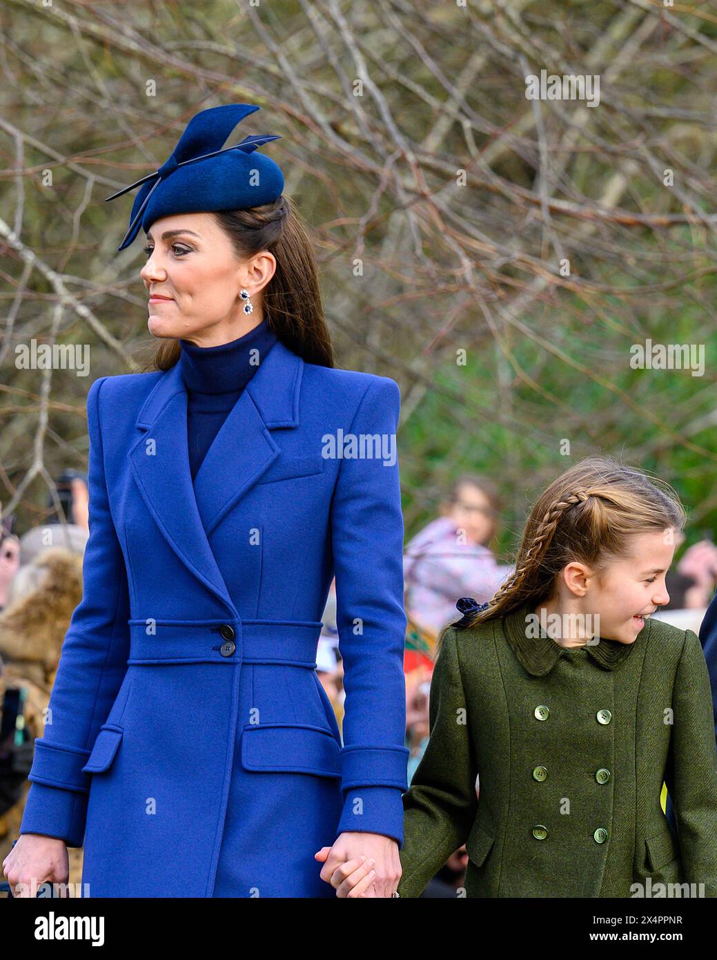 Sua altezza reale Caterina, Principessa di Galles e Principessa Carlotta che arrivano a Santa Maria Maddalena, Sandringham Estate, per il servizio mattutino di Natale 2023 Foto Stock
