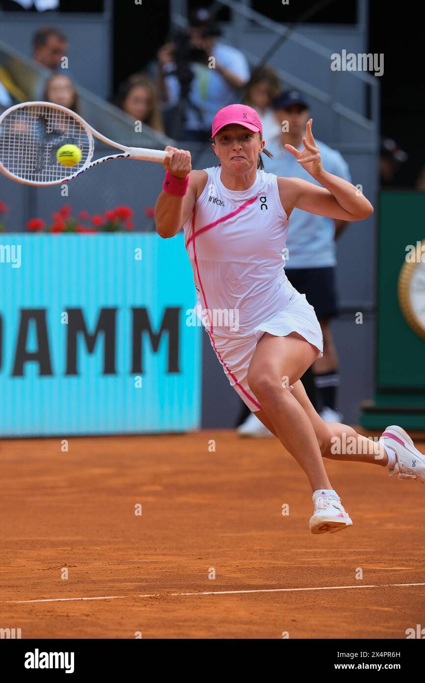 Madrid, Spagna. 5 maggio 2024. IgA Swiatek di Polonia contro Aryna Sabalenka durante la finale femminile del giorno dodici del mutua Madrid Open a la Caja Magica il 4 maggio 2024 a Madrid, Spagna. (Foto di Oscar Gonzalez/Sipa USA) credito: SIPA USA/Alamy Live News Foto Stock