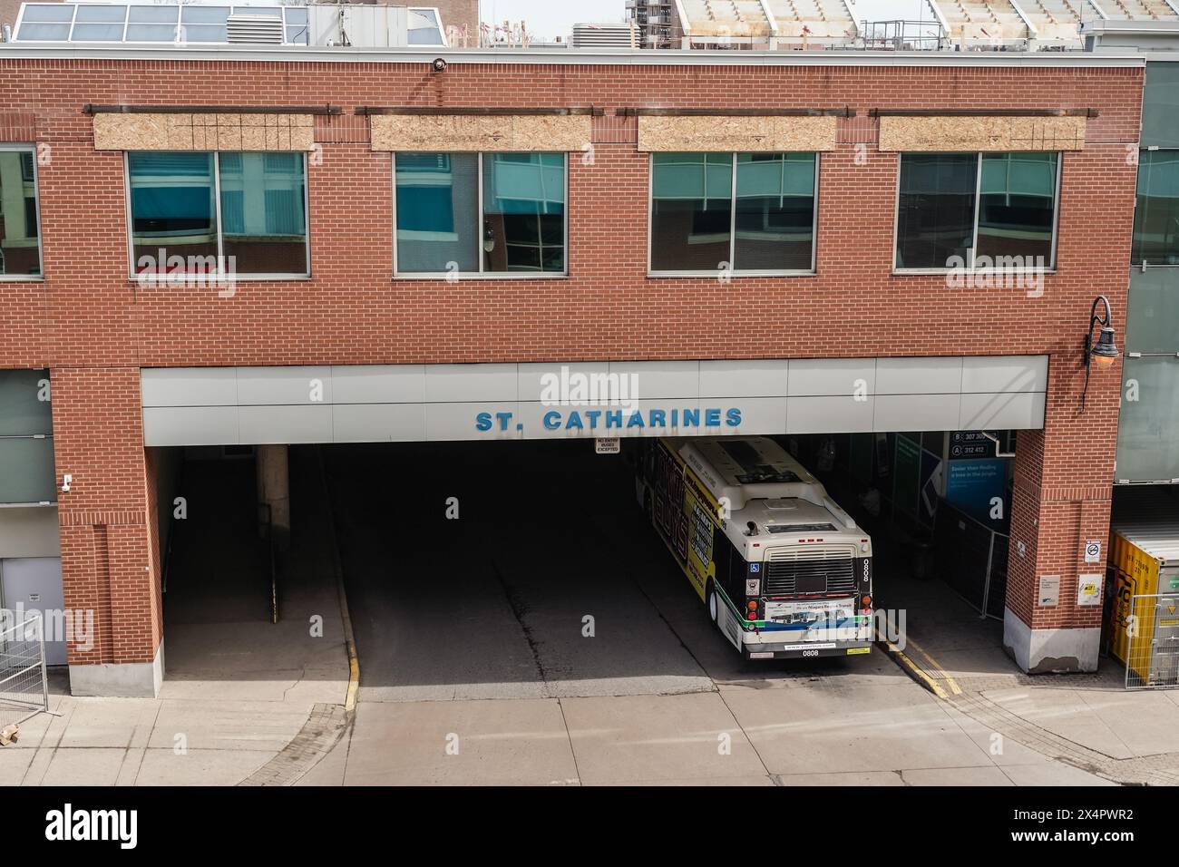 Terminal degli autobus di trasporto pubblico Niagara nel centro di St Catherines Foto Stock