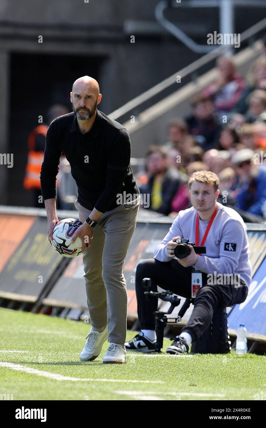 Swansea, Regno Unito. 4 maggio 2024. Luke Williams, capo allenatore/manager dello Swansea City FC, guarda durante la partita. Partita del campionato EFL Skybet, Swansea City contro Millwall allo Stadio Swansea.com di Swansea, Galles, sabato 4 maggio 2024. Questa immagine può essere utilizzata solo per scopi editoriali. Solo per uso editoriale, foto di Andrew Orchard/Andrew Orchard fotografia sportiva/Alamy Live news credito: Andrew Orchard fotografia sportiva/Alamy Live News Foto Stock