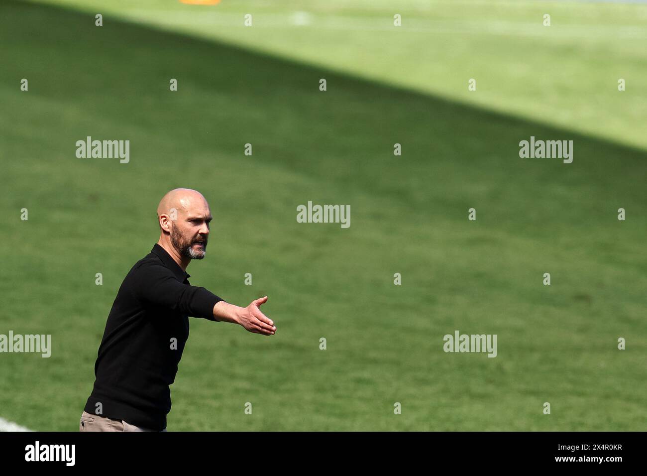 Swansea, Regno Unito. 4 maggio 2024. Luke Williams, allenatore/manager dello Swansea City FC, reagisce durante la partita. Partita del campionato EFL Skybet, Swansea City contro Millwall allo Stadio Swansea.com di Swansea, Galles, sabato 4 maggio 2024. Questa immagine può essere utilizzata solo per scopi editoriali. Solo per uso editoriale, foto di Andrew Orchard/Andrew Orchard fotografia sportiva/Alamy Live news credito: Andrew Orchard fotografia sportiva/Alamy Live News Foto Stock