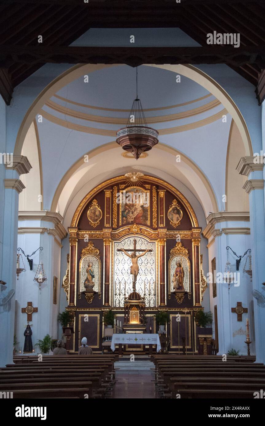 Interno della Chiesa di San Antonio (1676) Frigiliana, Andalusia, Spagna Foto Stock