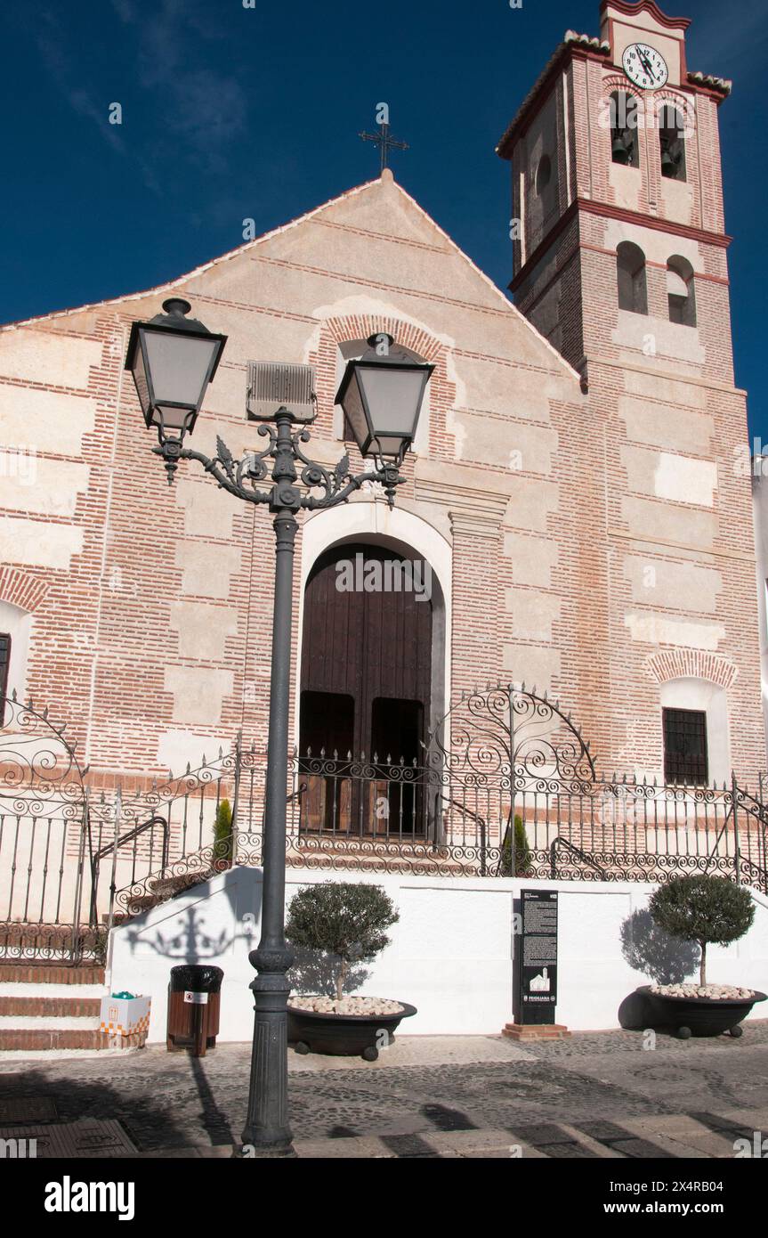 Chiesa di San Antonio costruita sul sito di un'ex moschea (1676) a Frigiliana, Andalusia, Spagna Foto Stock