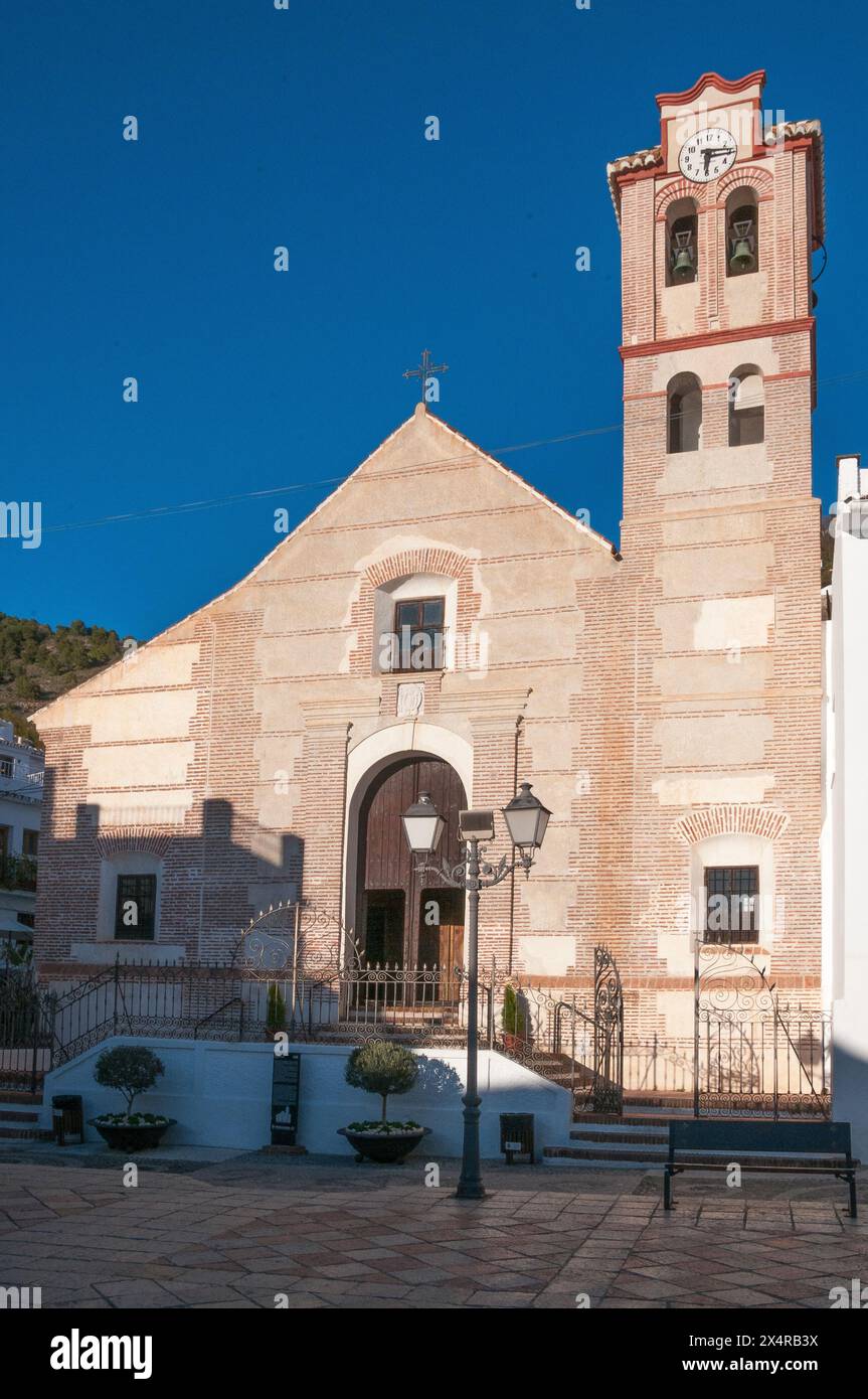 Chiesa di San Antonio costruita sul sito di un'ex moschea (1676) a Frigiliana, Andalusia, Spagna Foto Stock