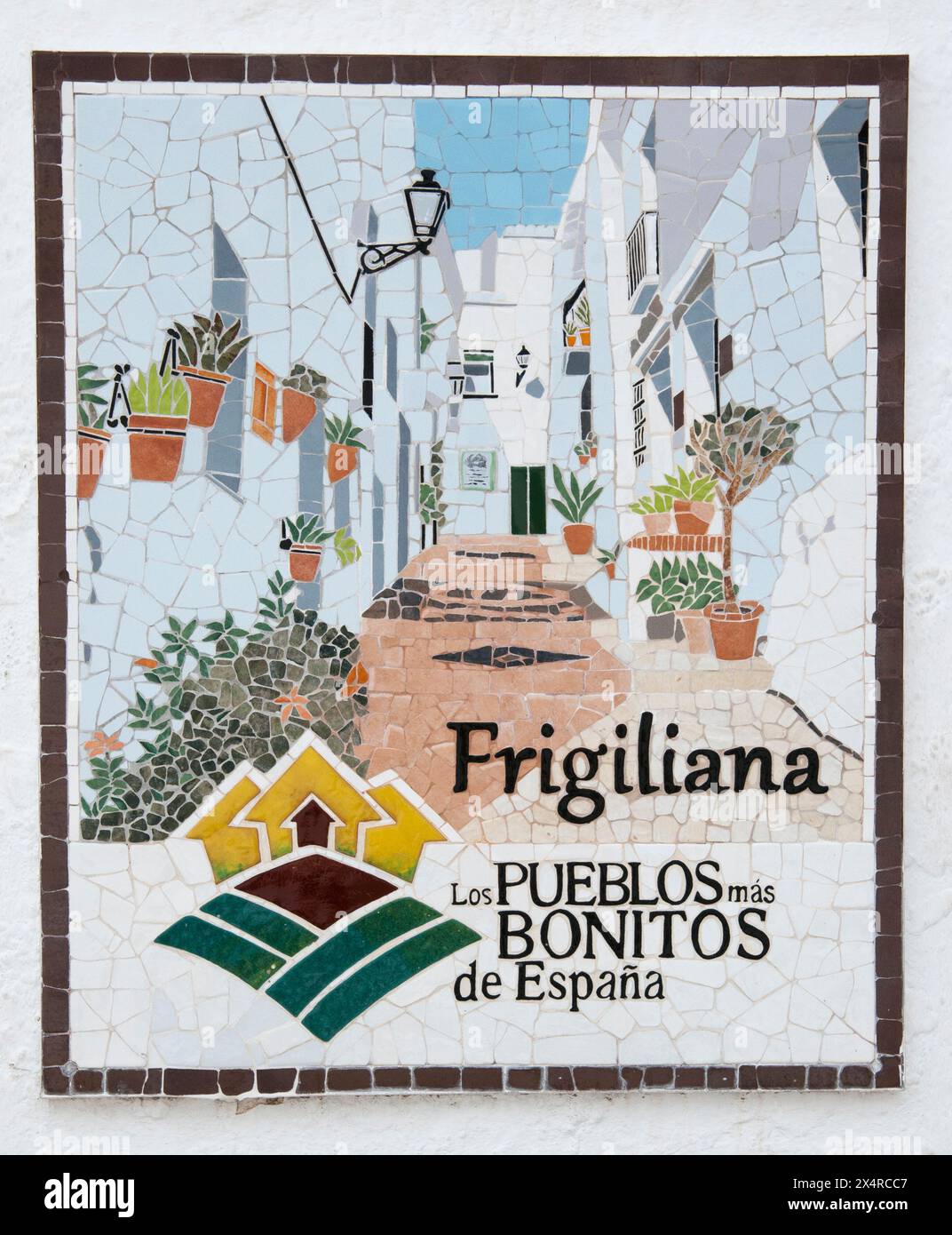Azulejo o opere d'arte in piastrelle smaltate nel "Villaggio dei bianchi" di Frigiliana, Andalusia, Spagna Foto Stock