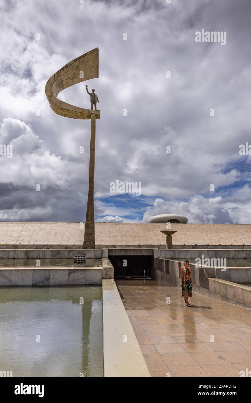 La statua commemorativa del JK dedicata a Juscelino Kubitschek, il ventunesimo presidente del Brasile, Brasilia, Brasile Foto Stock