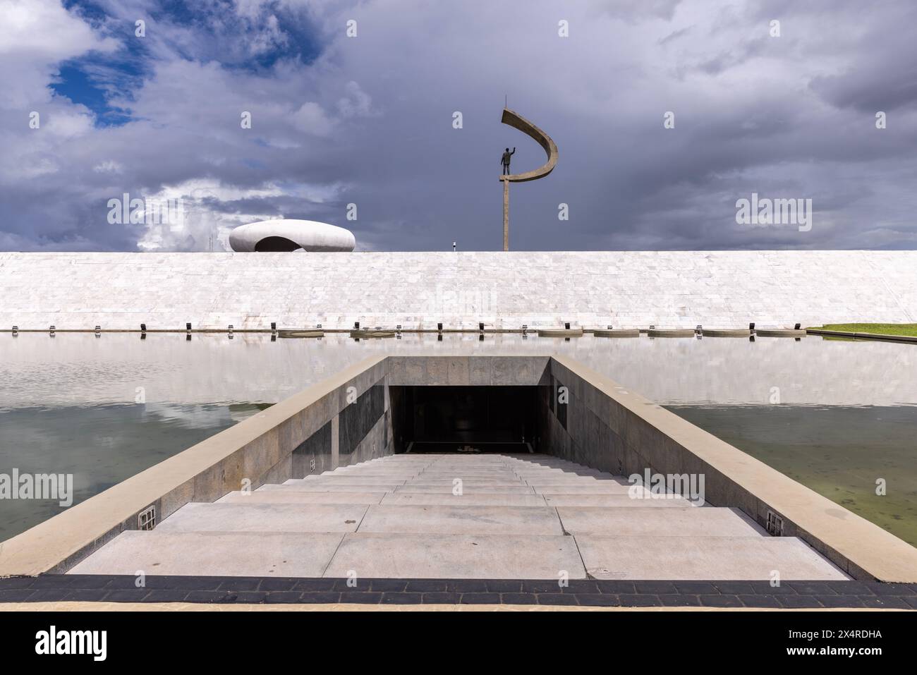 La statua commemorativa del JK dedicata a Juscelino Kubitschek, il ventunesimo presidente del Brasile, Brasilia, Brasile Foto Stock