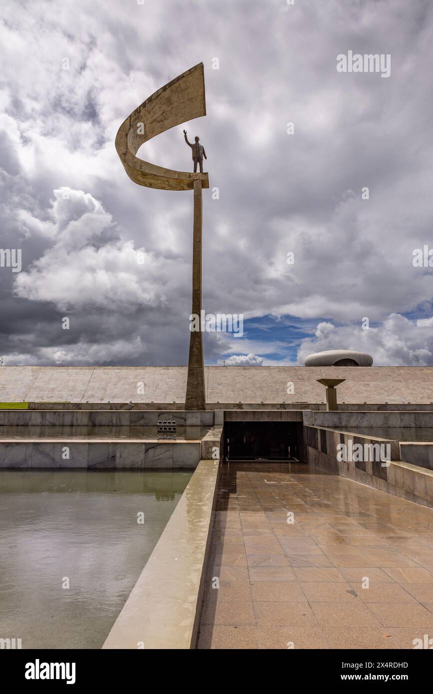La statua commemorativa del JK dedicata a Juscelino Kubitschek, il ventunesimo presidente del Brasile, Brasilia, Brasile Foto Stock