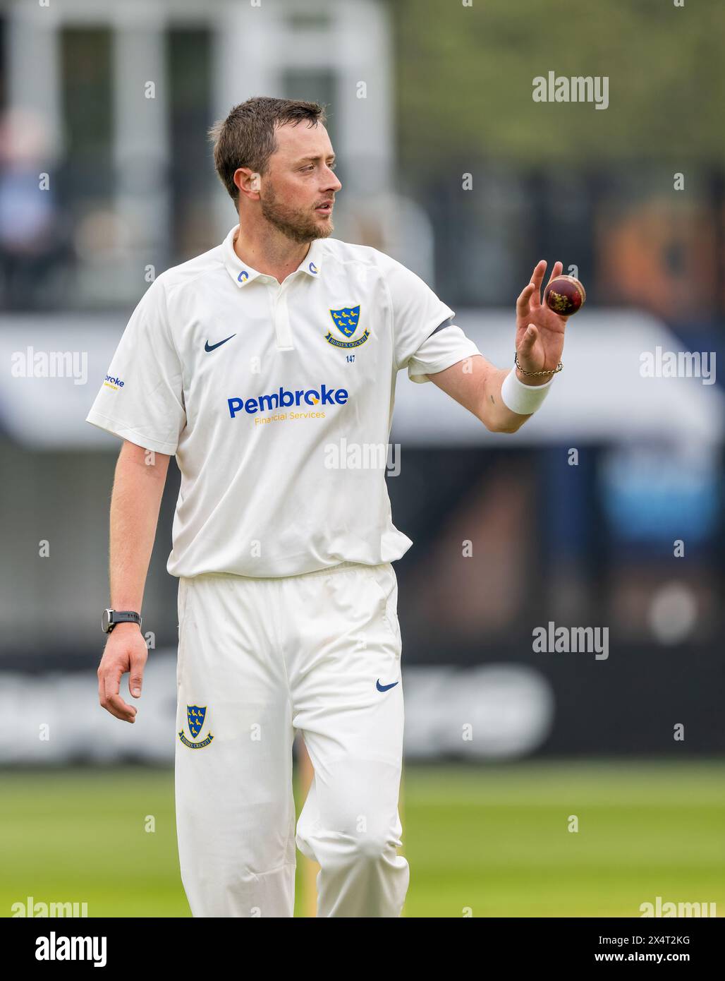 Ollie Robinson del Sussex si prepara a disputare un match per il Vitality County Championship tra Derbyshire e Sussex Foto Stock