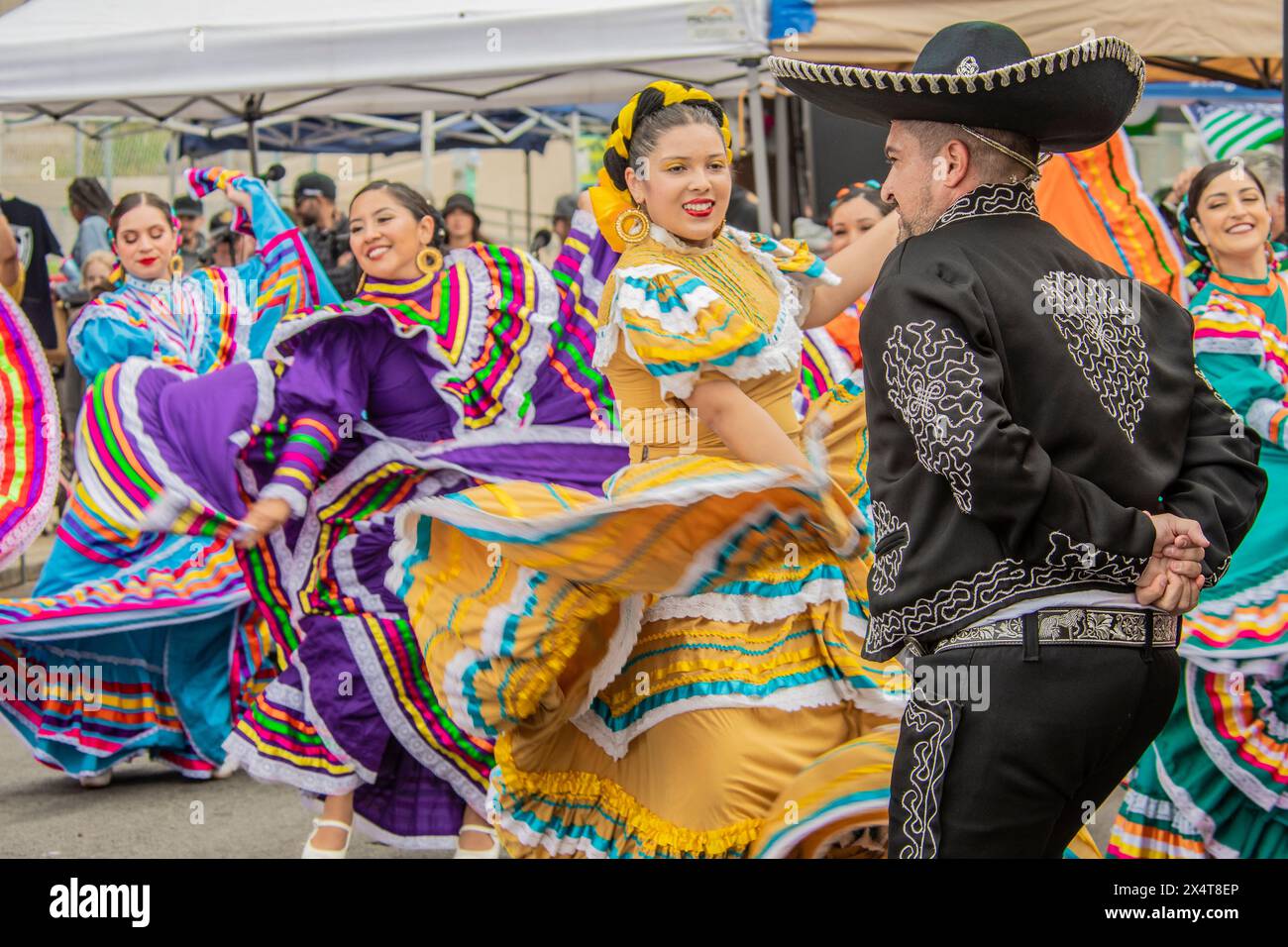 Diversità culturale del patrimonio messicano-americano, Cinco de Mayo è la celebrazione annuale della vittoria del Messico sul secondo Impero francese nella battaglia di Puebla nel 1862. Mentre i francesi vinsero la seconda battaglia di Puebla, e il capo della prima battaglia, il generale Ignacio Zaragoza, morì mesi dopo a causa di una malattia, il Messico alla fine ricevette il sostegno degli Stati Uniti dopo la guerra civile americana, portando alla ritirata francese dal paese. Ora, Cinco de Mayo è più associato alla celebrazione della cultura messicano-americana, in quanto ha guadagnato popolarità negli Stati Uniti negli anni '1980 attraverso vari Foto Stock
