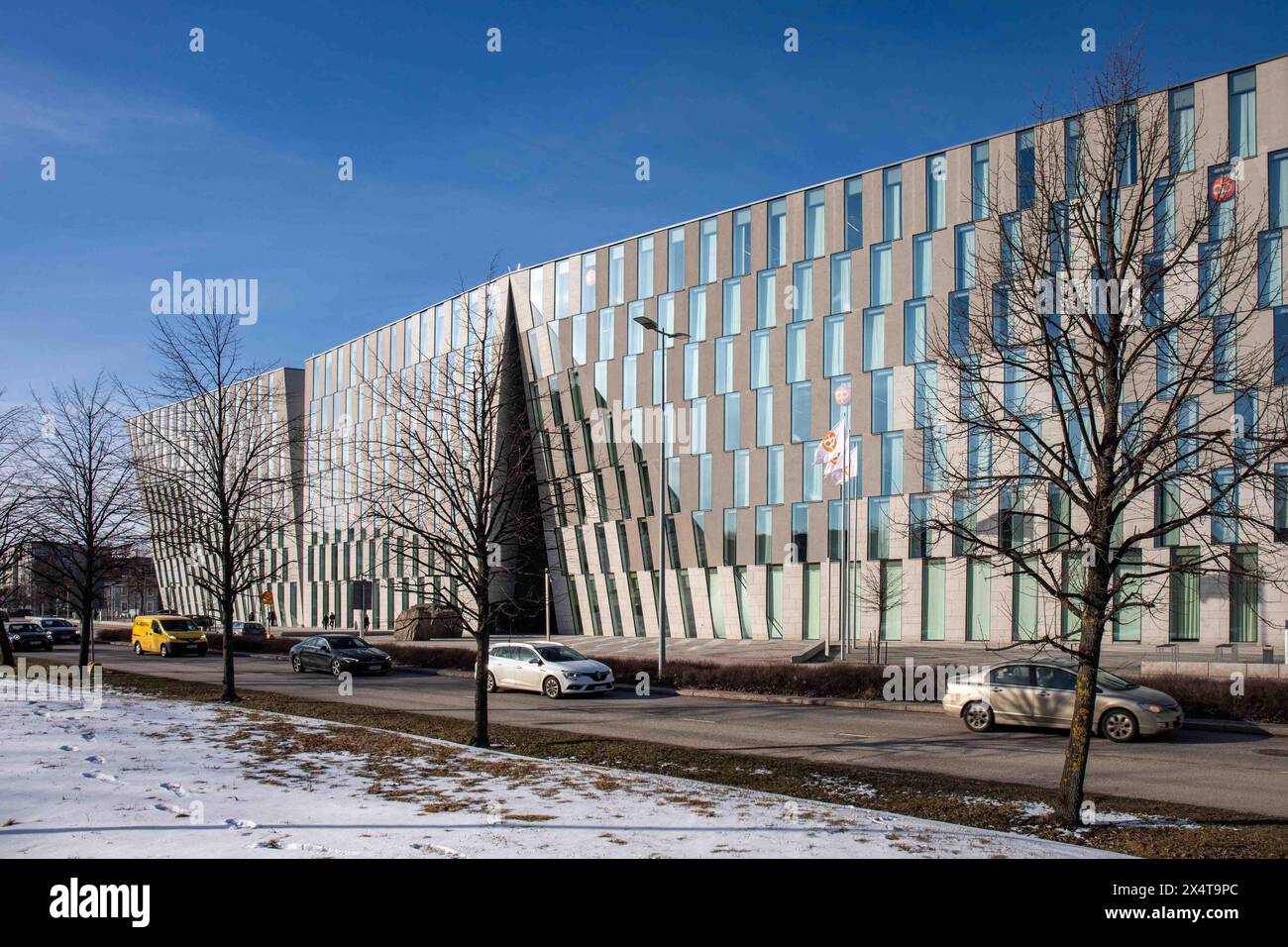 OP Financial Group ha sede a Gebhardinaukio 1 al sole della sera nel quartiere Vallila di Helsinki, Finlandia Foto Stock