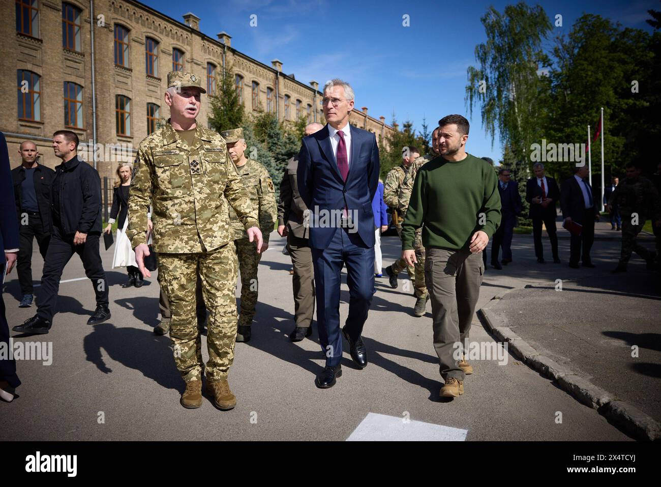 NATO Generalsekretaer Jens Stoltenberg a Kiew Praesident Wolodymyr Selenskyj empfaengt NATO Generalsekretaer Jens STOLTENBERG AM 29.04.2024 a Kiew. Incontro con il Segretario generale della NATO a Kiev. Foto:l'Ufficio Presidenziale dell'Ucraina via SVEN SIMON Fotoagentur Kiew Ucraina *** il Segretario generale della NATO Jens Stoltenberg a Kiev il presidente Volodymyr Zelensky riceve il segretario generale della NATO Jens STOLTENBERG il 29 aprile 2024 a Kiev incontro con il segretario generale della NATO a Kiev foto l'Ufficio Presidenziale Poolfoto SvenSimon-ThePresidentialOfficeUkraine, SOLO USO EDITORIALE Foto Stock