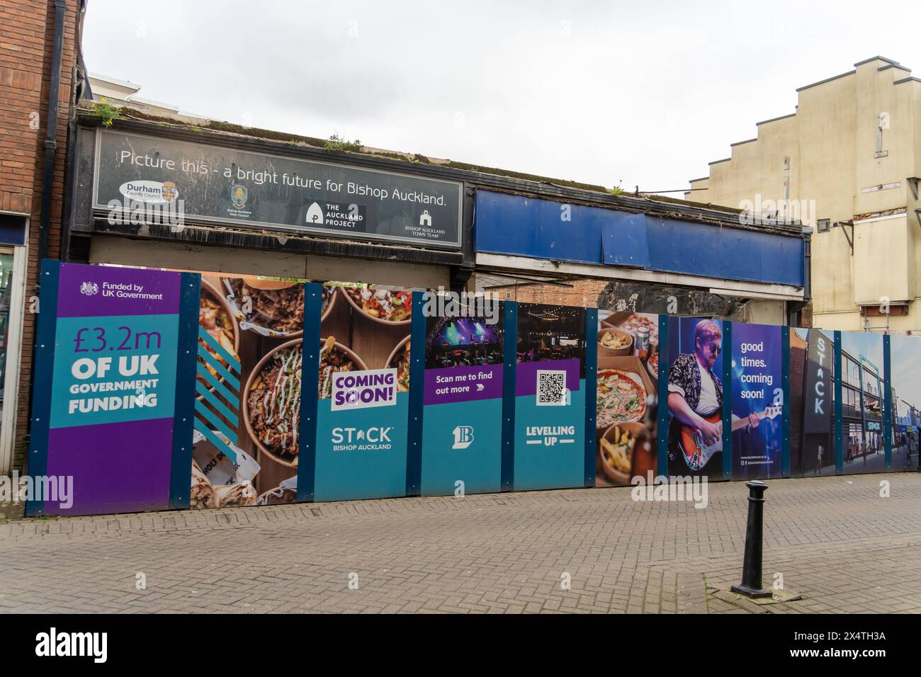 È prevista la riqualificazione di un bar e ristorante Stack in Newgate Street, nella città di Bishop Auckland, Regno Unito. Concetto di rigenerazione. Foto Stock
