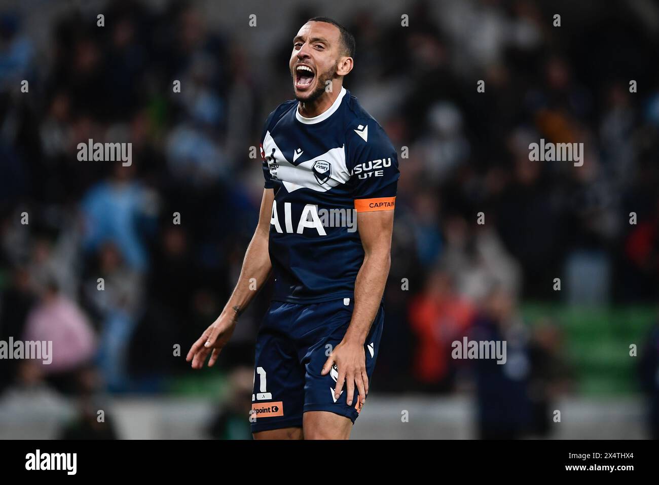 MELBOURNE, AUSTRALIA. 5 maggio 2024. Nella foto: Il portoghese Roderick Miranda(21) di Melbourne Victory urla con entusiasmo dopo che la Melbourne Victory ha battuto Melbourne City dalla serie finale con un rigore 3-2 durante la serie A Leagues Soccer, Melbourne Victory FC vs Melbourne City FC eliminatorie al Melbourne's AAMI Park. Crediti: Karl Phillipson/Alamy Live News Foto Stock