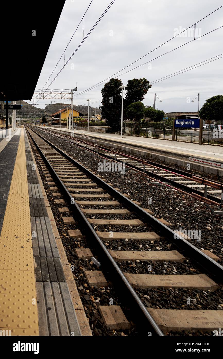 Stazione ferroviaria di Bagheria, Sciliy, Italia aprile 2024 Foto Stock