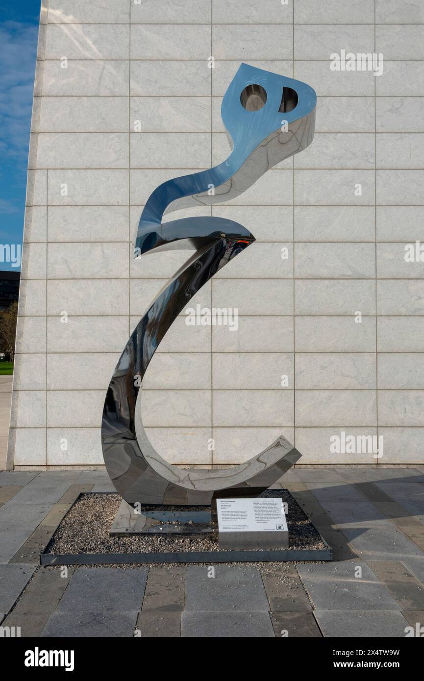 Sculpture, "Big Heech", 2014, Stainless Steel, Parviz Tanavoli, iraniano, museo Aga Khan, Toronto, Canada Foto Stock