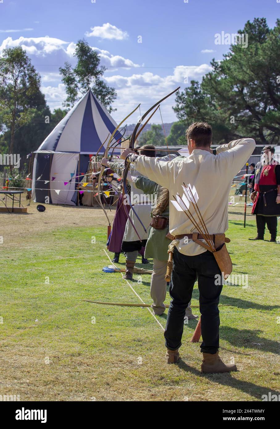 Medieval Fair South Australia, abilità di tiro con l'arco in competizioni d'armi, evento di intrattenimento per la comunità Foto Stock