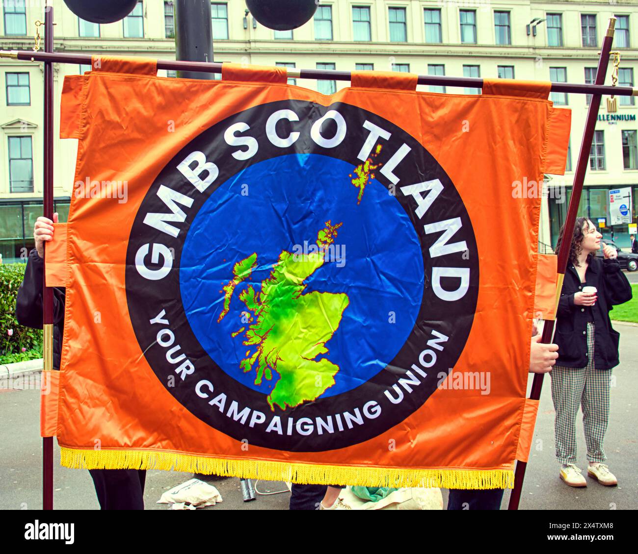 Glasgow, Scozia, Regno Unito. 5 maggio 2024: STUC May Day March a partire dalle camere della città e da george Square con marce simili che si svolgono ad Edimburgo e Aberdeen . Credit Gerard Ferry/Alamy Live News Foto Stock