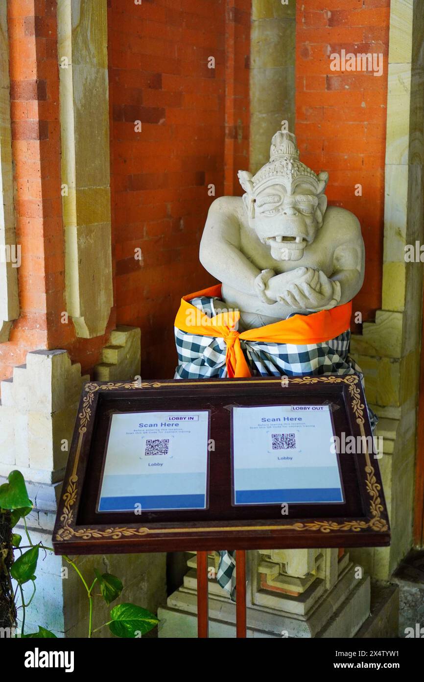 Scansiona qui il codice QR per entrare nella hall dell'hotel Foto Stock