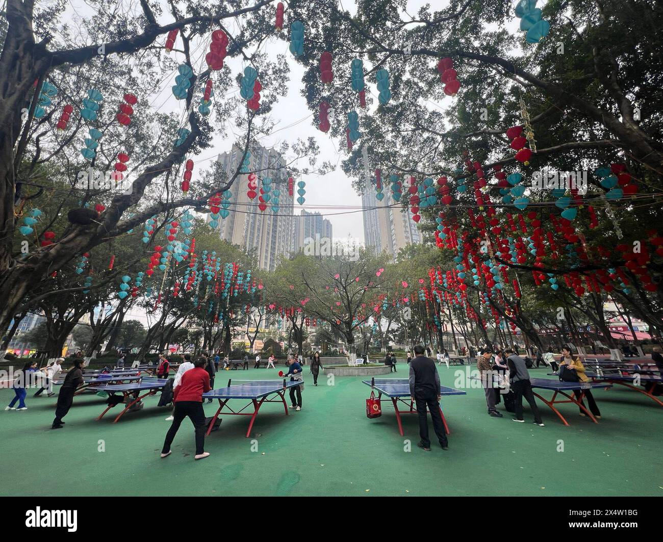 Chongqing, Chongqing cinese. 5 marzo 2024. Questa foto scattata con un telefono cellulare mostra l'area fitness del parco Dadukou nel distretto di Dadukou, Chongqing, nel sud-ovest della Cina, il 5 marzo 2024. PER ANDARE CON "Across China: Chongqing's Parks Breathe New Life into Old Industrial base" crediti: Yang Shiyan/Xinhua/Alamy Live News Foto Stock