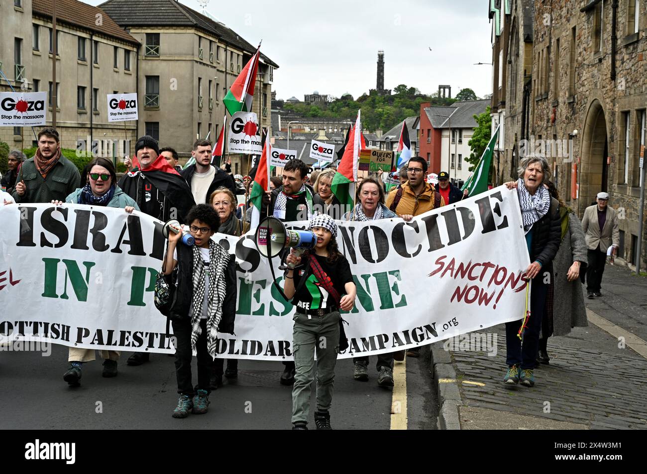 Edimburgo, Scozia, Regno Unito. 5 maggio 2024. La marcia annuale del giorno di maggio di Edimburgo e Lothians, che inizia a Johnston Terrace, poi si sposta lungo il Royal Mile fino al Pleasance, dove si svolgono manifestazioni, musica e bancarelle con vari gruppi di attivisti presenti. marcia pro palestinese al Pleasance. Crediti: Craig Brown/Alamy Live News Foto Stock