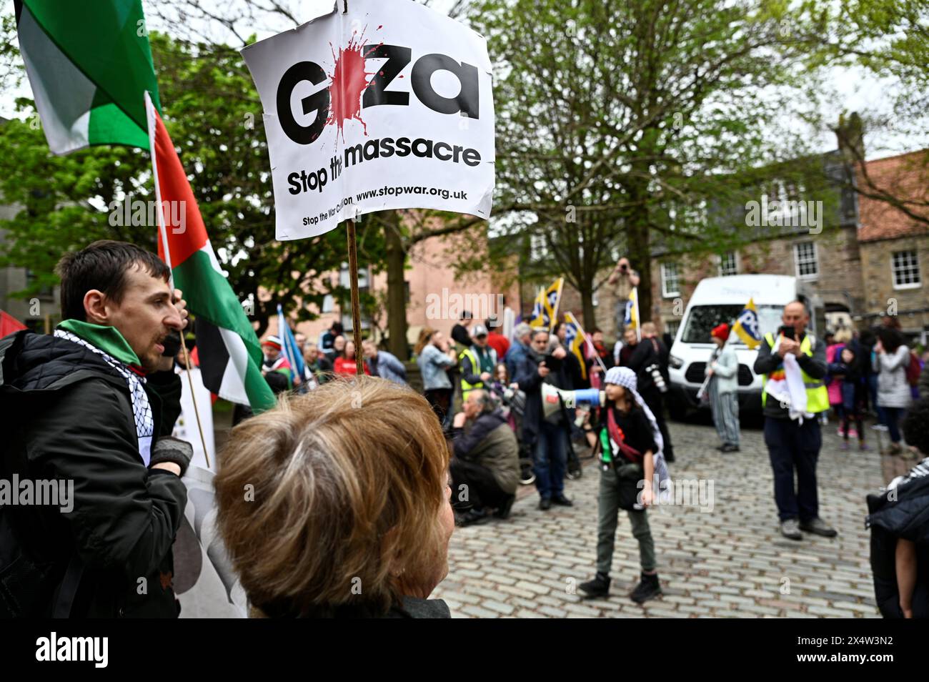 Edimburgo, Scozia, Regno Unito. 5 maggio 2024. La marcia annuale del giorno di maggio di Edimburgo e Lothians, che inizia a Johnston Terrace, poi si sposta lungo il Royal Mile fino al Pleasance, dove si svolgono manifestazioni, musica e bancarelle con vari gruppi di attivisti presenti. Pro Palestine Rally al Pleasance. Crediti: Craig Brown/Alamy Live News Foto Stock