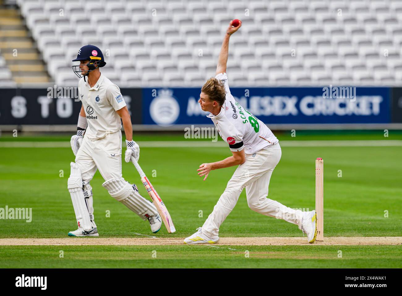 LONDRA, REGNO UNITO. 5 maggio, 24. Tom Scriven del Leicestershire (a destra) in azione durante il giorno 2 del Vitality County Championship Middlesex contro Leicestershire al Lord's Cricket Ground domenica 5 maggio 2024 a LONDRA, INGHILTERRA. Crediti: Taka Wu/Alamy Live News Foto Stock