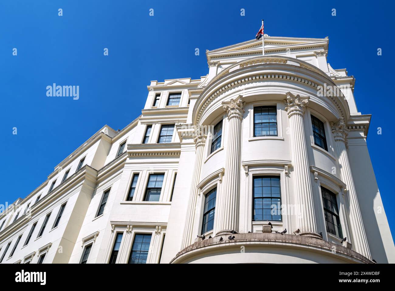 Dettagli di architettura georgiana e cielo blu con spazio per testo, Londra, Regno Unito Foto Stock