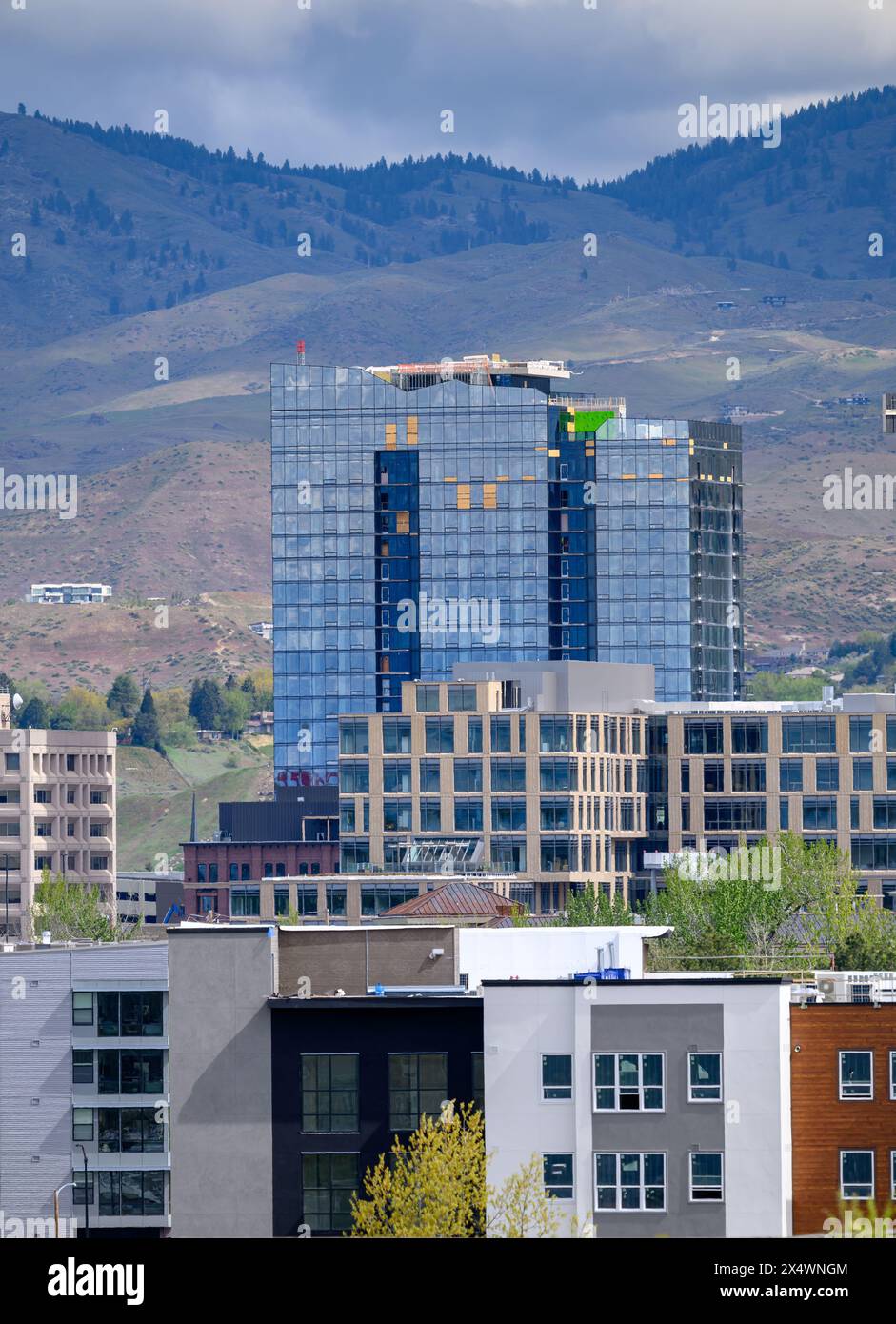 Aggiunta allo skyline di Boise con sfondo alle colline pedemontane Foto Stock