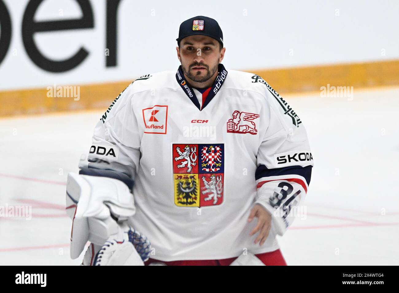 Il portiere Petr Mrazek (CZE) si schiera prima della partita, i Giochi cechi di hockey su ghiaccio, il torneo finale dell'Euro Hockey Tour Match Finlandia vs Cechia in BR Foto Stock