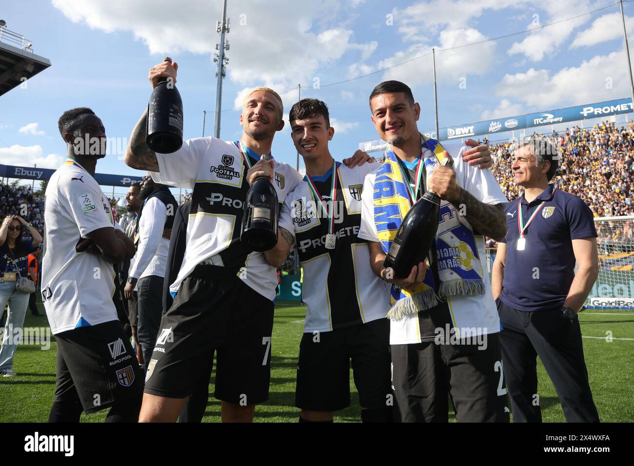 Gianluca di chiara (Parma)Enrico del Prato (Parma)Anthony Partipilo (Parma) durante la partita di serie B italiana tra Parma 1-1 Cremonese allo Stadio Ennio Tardini il 5 maggio 2024 a Parma. Crediti: Maurizio Borsari/AFLO/Alamy Live News Foto Stock