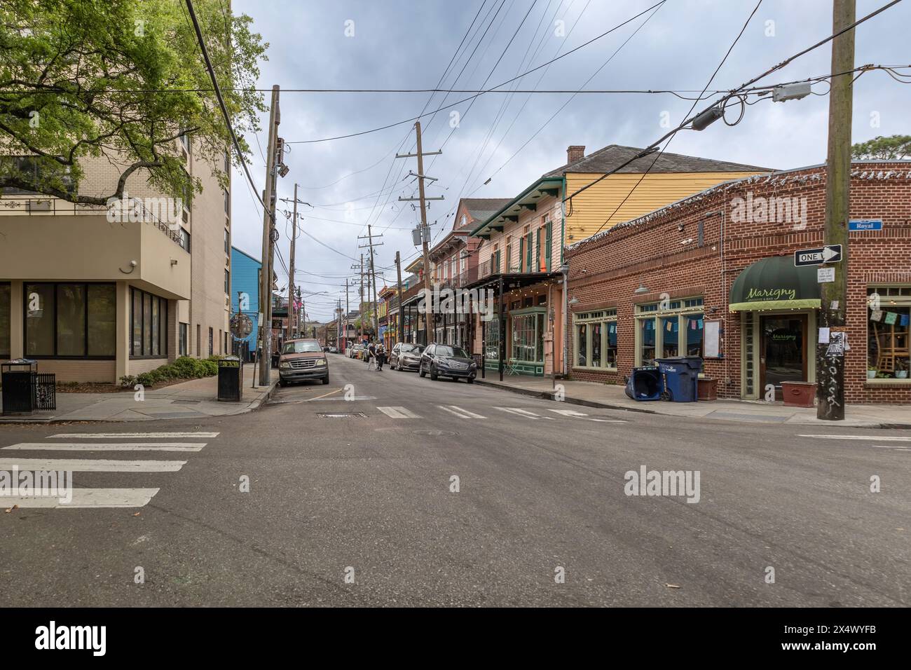 Angolo tra l'iconica Frenchmen Street e Royal Street a Faubourg Marigny, New Orleans Foto Stock