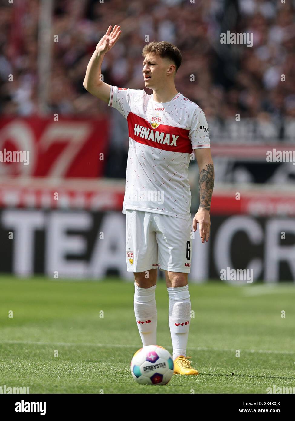 Angelo Stiller della VFB Stuttgart VfB Stuttgart - FC Bayern MŸnchen Fussball 1 . Bundesliga Saison 2023 / 2024 © diebilderwelt / Alamy Stock Foto Stock