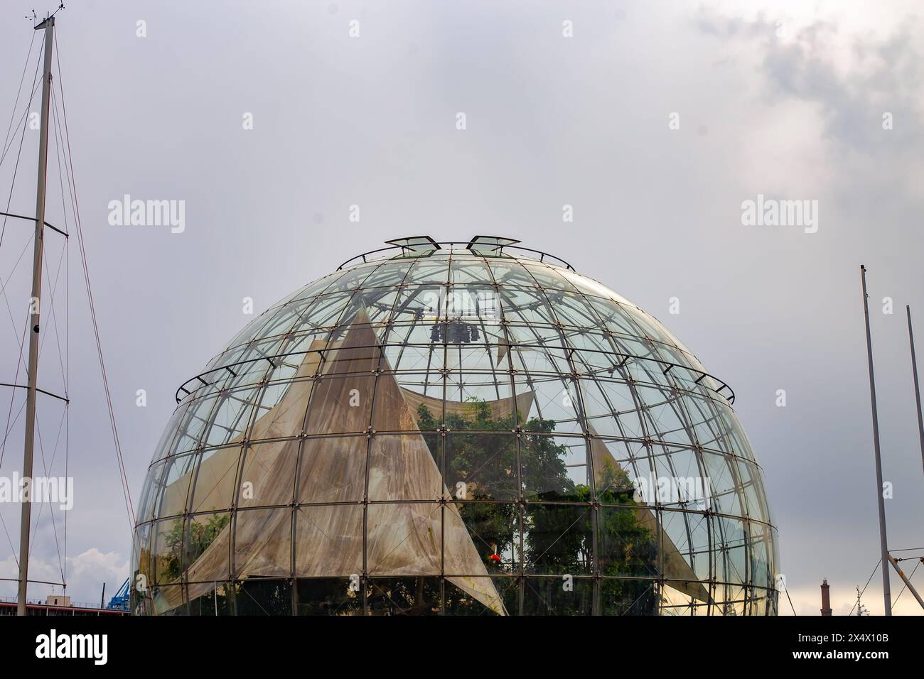 Acquario di Genova. Grande oceanario vicino al porto: Acquari con un ecosistema ricreato, animali d'acqua dolce e marini. Genova, Liguria, Italia 26,04 Foto Stock