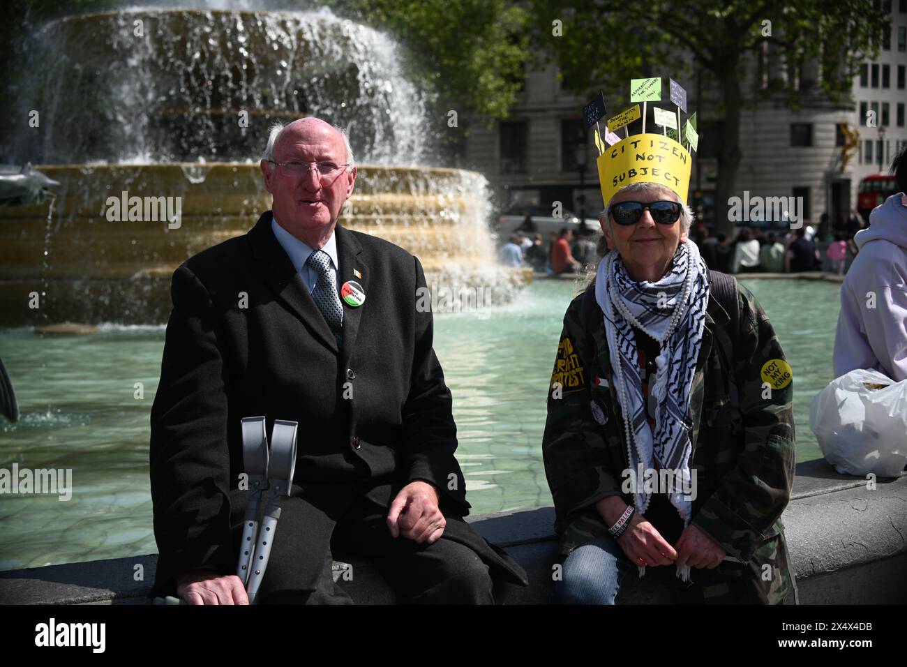 Trafalgar Square, Londra, Regno Unito. 5 maggio 2024. Circa duecento persone hanno partecipato al primo raduno della Festa della Repubblica a Trafalgar Square il 05.05.24. Cambiare il paese per sempre. Siamo cittadini, non sudditi. La Repubblica ha ricevuto il sostegno del 55% della popolazione britannica per abolire la monarchia nel Regno Unito. Credito: Vedi li/Picture Capital/Alamy Live News Foto Stock