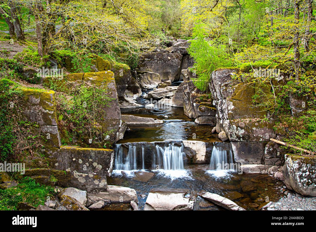 Fotografia paesaggistica della cascata di Bracklinn; callander, scozia, serenità; paesaggio; panorama; acqua, serbatoio, stagno, fiume, ruscello; masso; roccia, Foto Stock