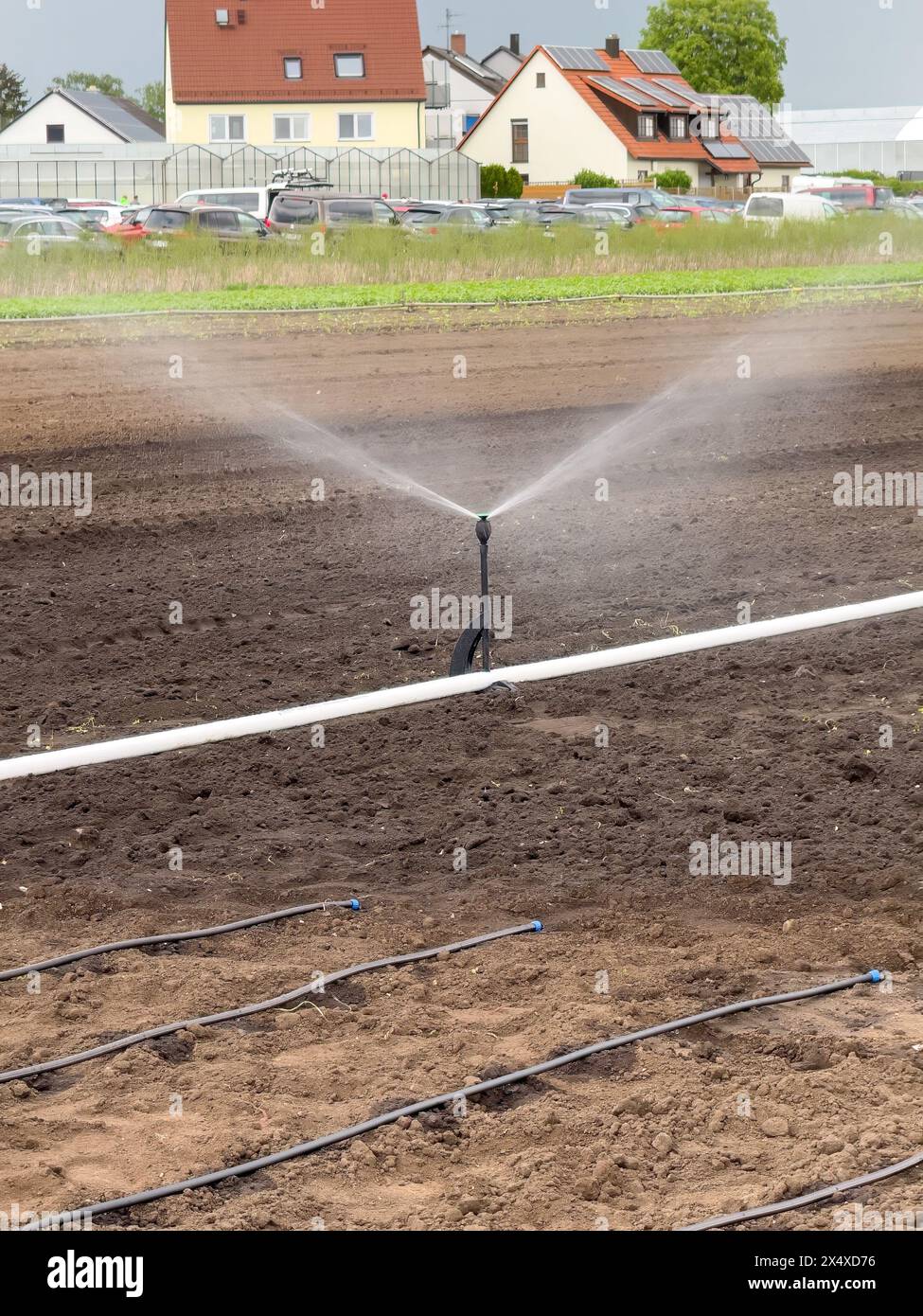 irrigazione artificiale sui campi in germania. Mostra un sistema di irrigazione. Norimberga, Germania. Foto Stock