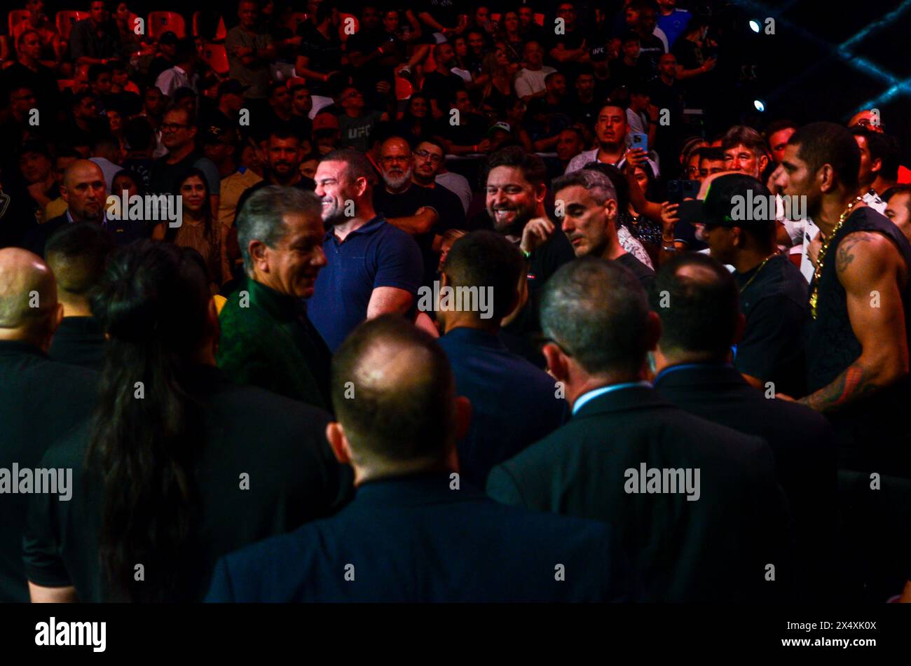 Rio De Janeiro, Brasile. 4 maggio 2024. Durante la 301a edizione dell'UFC (4), che si è svolta alla Farmasi Arena, a barra da Tijuca, Rio de Janeiro, l'organizzazione ha preparato una sorpresa: L'atleta Mauricio Shogun è ora parte della Hall of Fame, nell'ala dei pionieri. Circondato da amici combattenti e ospiti, il momento è stato molto applaudito dai presenti. Crediti: Belga/FotoArena/Alamy Live News Foto Stock