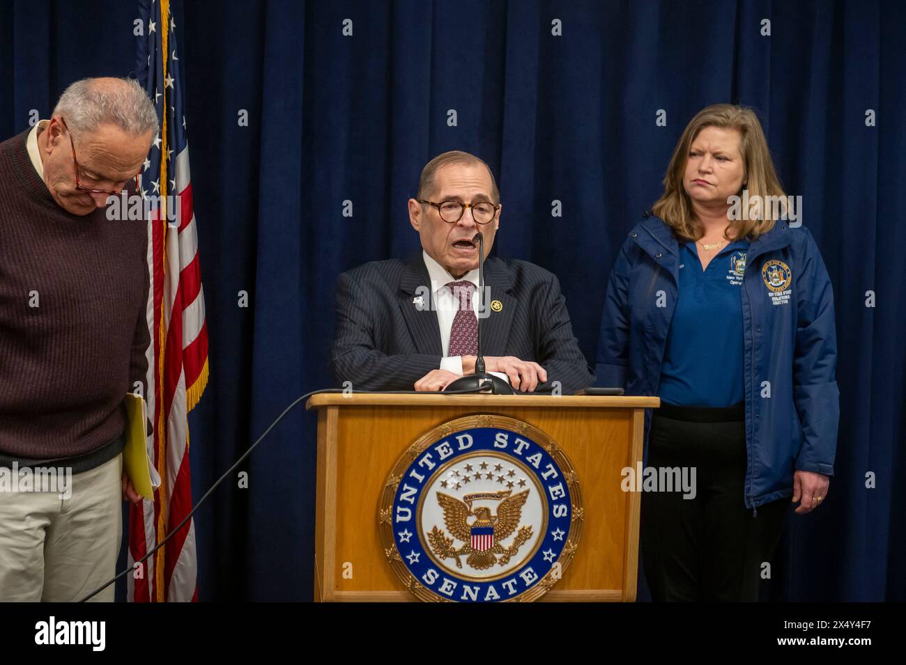 New York, Stati Uniti. 5 maggio 2024. Il deputato americano Jerry Nadler (D-NY) parla alla conferenza stampa quando il senatore americano Chuck Schumer (D-NY) annuncia la disponibilità di 400 milioni di dollari in nuovi fondi FED per aumentare la sicurezza e la sicurezza nelle sinagoghe, moschee e chiese a seguito delle minacce di bombe alle sinagoghe di New York ieri sera e alla luce delle crescenti minacce che minacciano così tanti luoghi di culto stanno affrontando a New York City. (Foto di Ron Adar/SOPA Images/Sipa USA) credito: SIPA USA/Alamy Live News Foto Stock