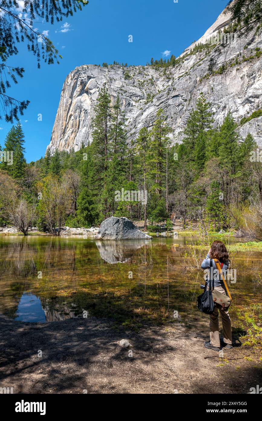RUTH ORATZ MD NORTH DOME E MIRROR LAKE YOSEMITE NATIONAL PARK CALIFORNIA USA Foto Stock