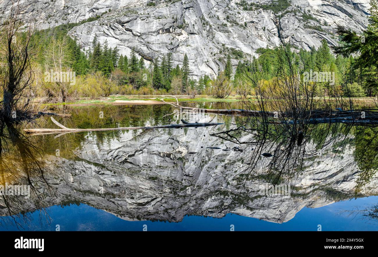 NORTH DOME E MIRROR LAKE YOSEMITE NATIONAL PARK CALIFORNIA USA Foto Stock