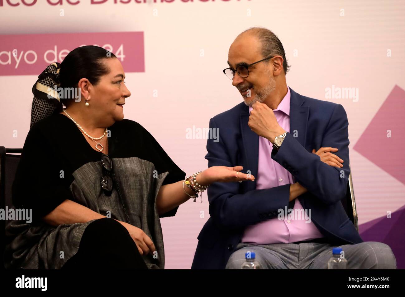 Tultepec, Messico. 3 maggio 2024. Presidente dell'Istituto Nazionale elettorale (INE), Guadalupe Taddei e il consigliere elettorale Jose Martin Faz Mora, durante una conferenza stampa per rendere noto il ciclo di distribuzione dei pacchetti elettorali che saranno utilizzati per le elezioni del Messico del 2024 il 2 giugno, presso il Centro di distribuzione logistica di Tultepec. Il 3 maggio 2024 a città del Messico, Messico. (Foto di Luis Barron/Eyepix Group/Sipa USA) credito: SIPA USA/Alamy Live News Foto Stock