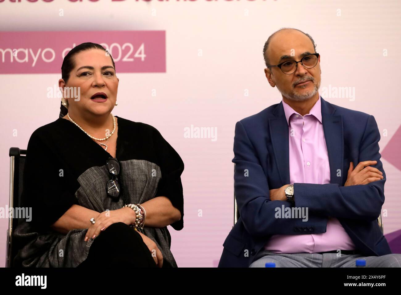 Tultepec, Messico. 3 maggio 2024. Presidente dell'Istituto Nazionale elettorale (INE), Guadalupe Taddei e il consigliere elettorale Jose Martin Faz Mora, durante una conferenza stampa per rendere noto il ciclo di distribuzione dei pacchetti elettorali che saranno utilizzati per le elezioni del Messico del 2024 il 2 giugno, presso il Centro di distribuzione logistica di Tultepec. Il 3 maggio 2024 a città del Messico, Messico. (Foto di Luis Barron/Eyepix Group/Sipa USA) credito: SIPA USA/Alamy Live News Foto Stock