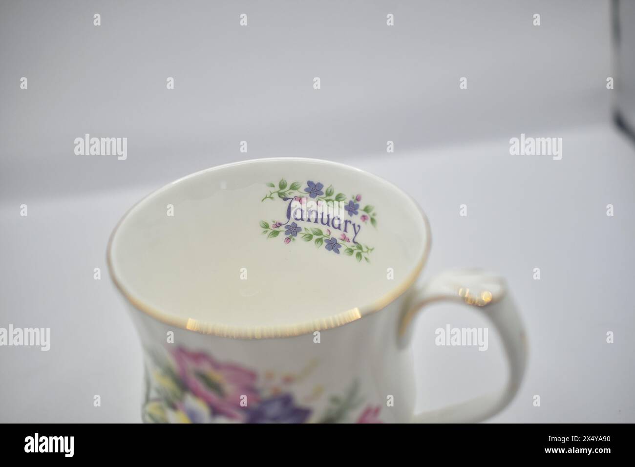 Tazza da tè alla porcellana con motivo floreale Foto Stock