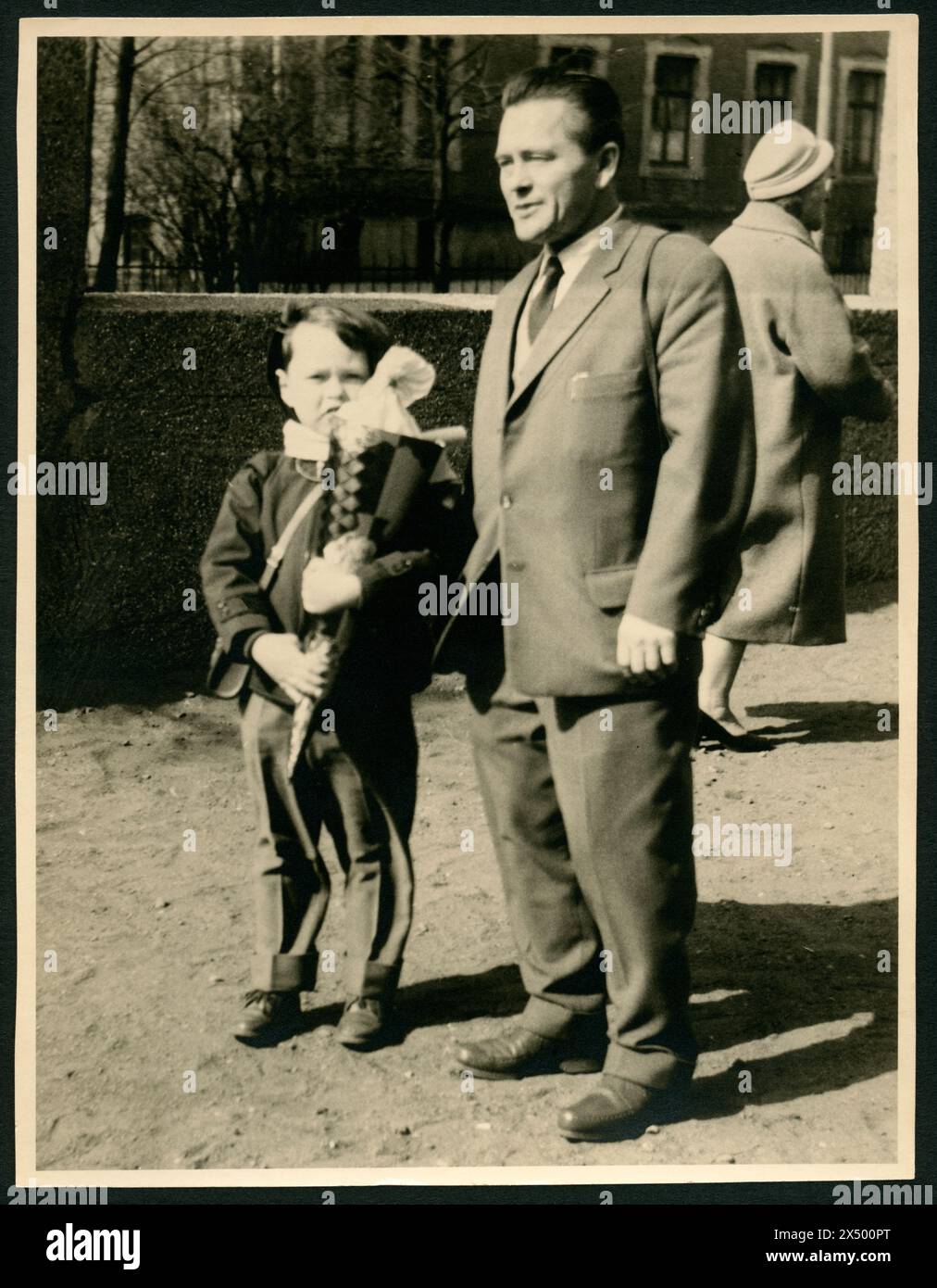 Geografia / viaggi, Germania, Amburgo, iscrizione scolastica 1959, padre con suo figlio, modello rilasciato. Il COPYRIGHT DELL'ARTISTA NON DEVE ESSERE AUTORIZZATO Foto Stock