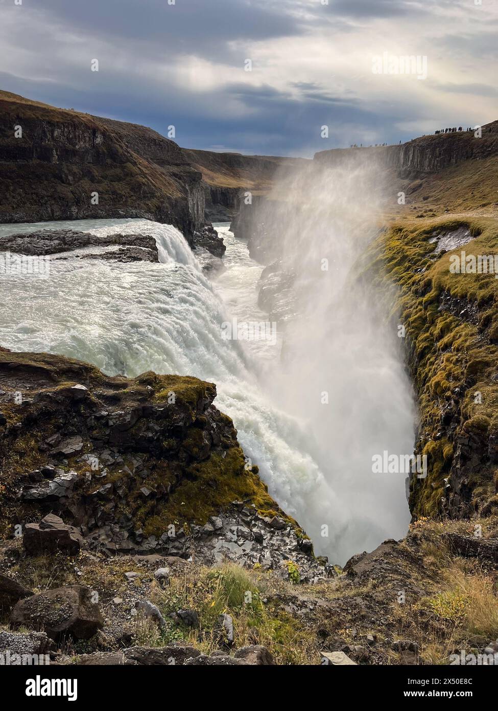 Gullfoss (cascate d'oro) che sfocia nel fiume Hvita, Islanda Foto Stock