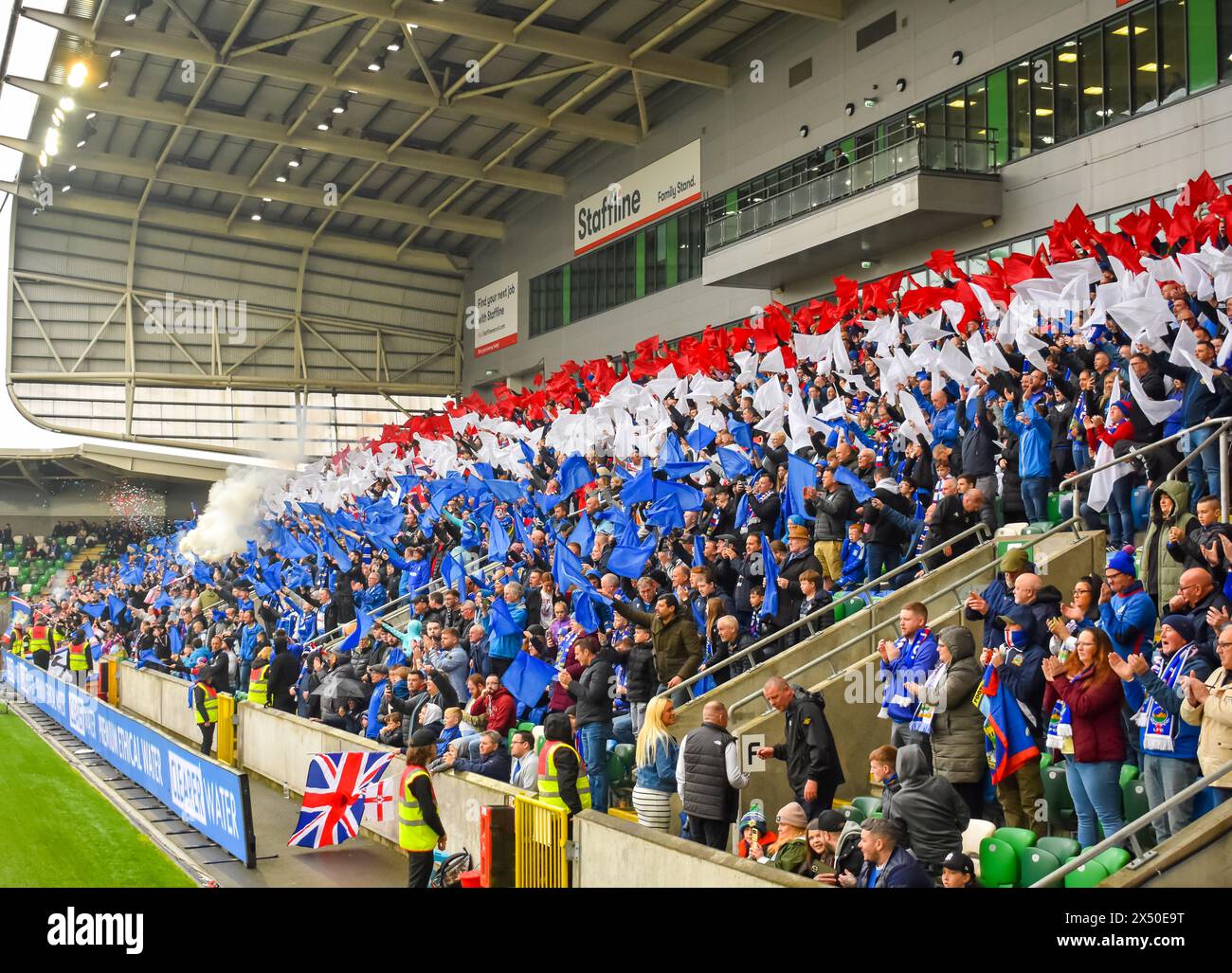 Clearer Water Irish Cup Final 2023/24, Cliftonville FC vs Linfield FC, National Stadium at Windsor Park, Belfast. Foto Stock