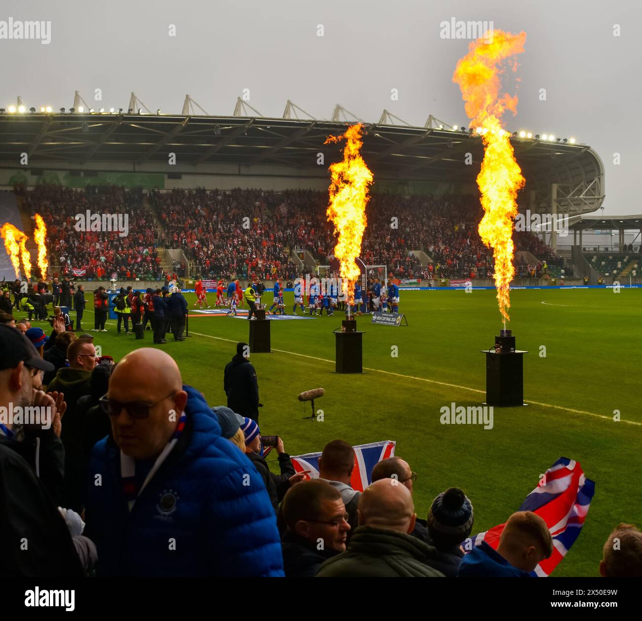 Clearer Water Irish Cup Final 2023/24, Cliftonville FC vs Linfield FC, National Stadium at Windsor Park, Belfast. Foto Stock